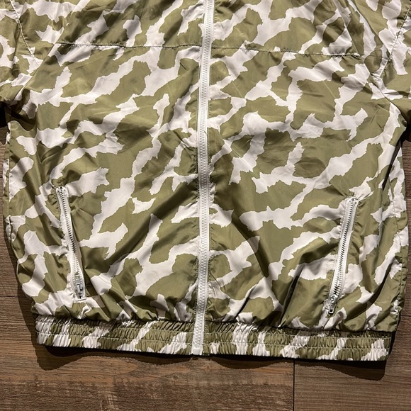 Forever 21 Windbreaker - Picture 3 of 8